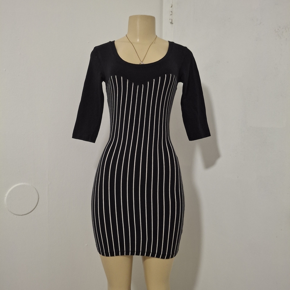 💋Forever 21 Black and White Striped Long Sleeve Dress💋